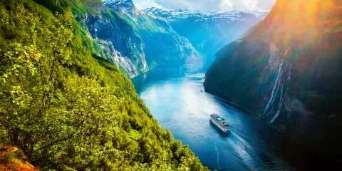 Titelbild für Sommer in den Fjorden mit MS Artania